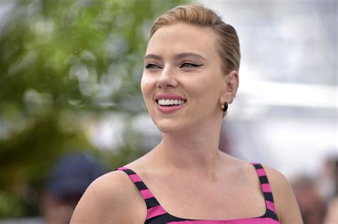 scarlett johanson topless|Scarlett Johansson plus sexy que jamais lors d’une soirée new。